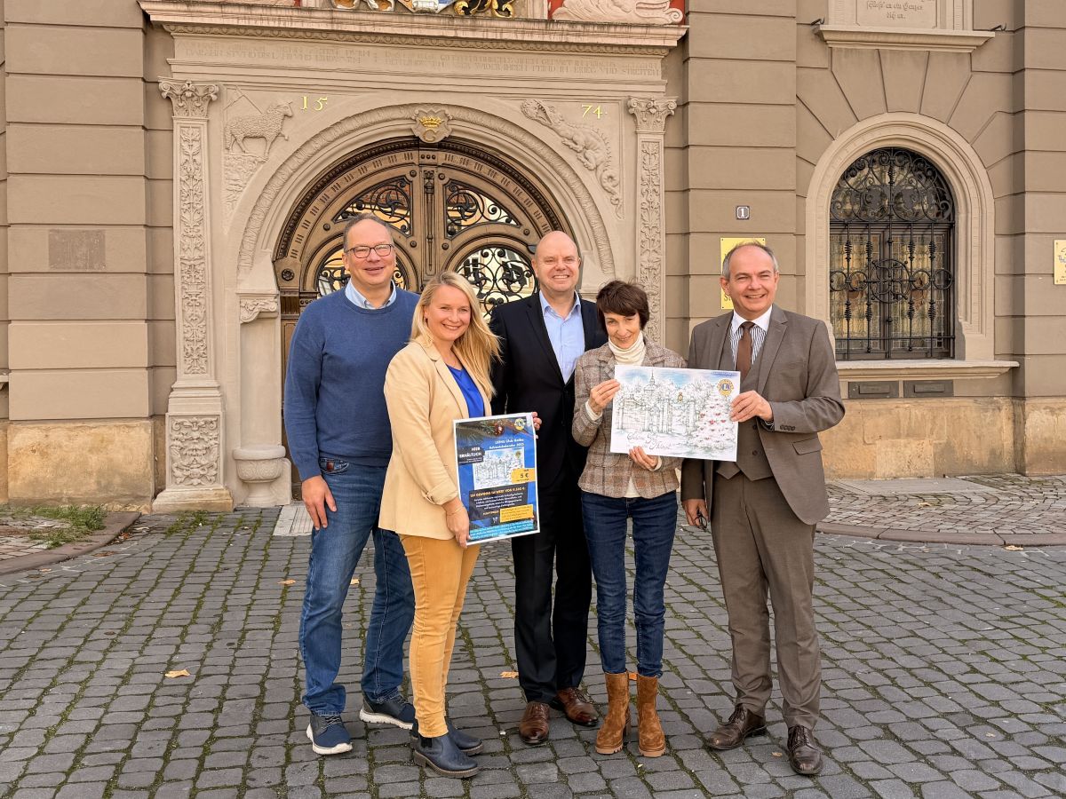 v.l.n.r.: Guido Fischer, Susann Honnef, Sven Anders, Künstlerin Natali Schmidt und Oberbürgermeister Knut Kreuch