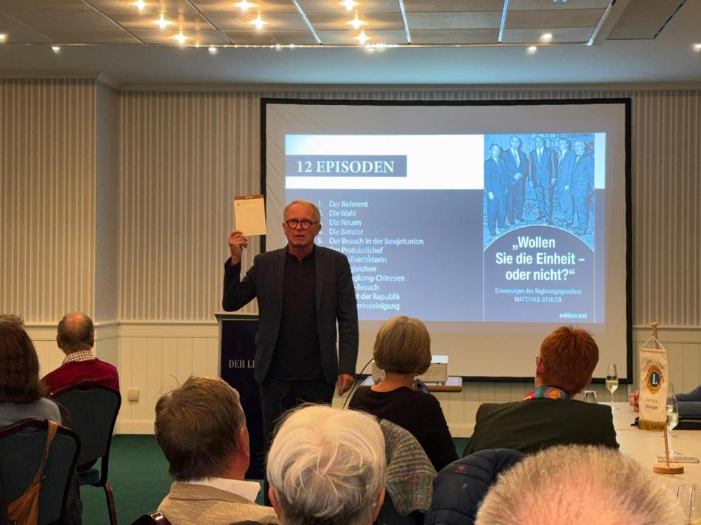 M. Gehler zitierte aus seinem Buch “Wollen Sie die Einheit oder nicht?"